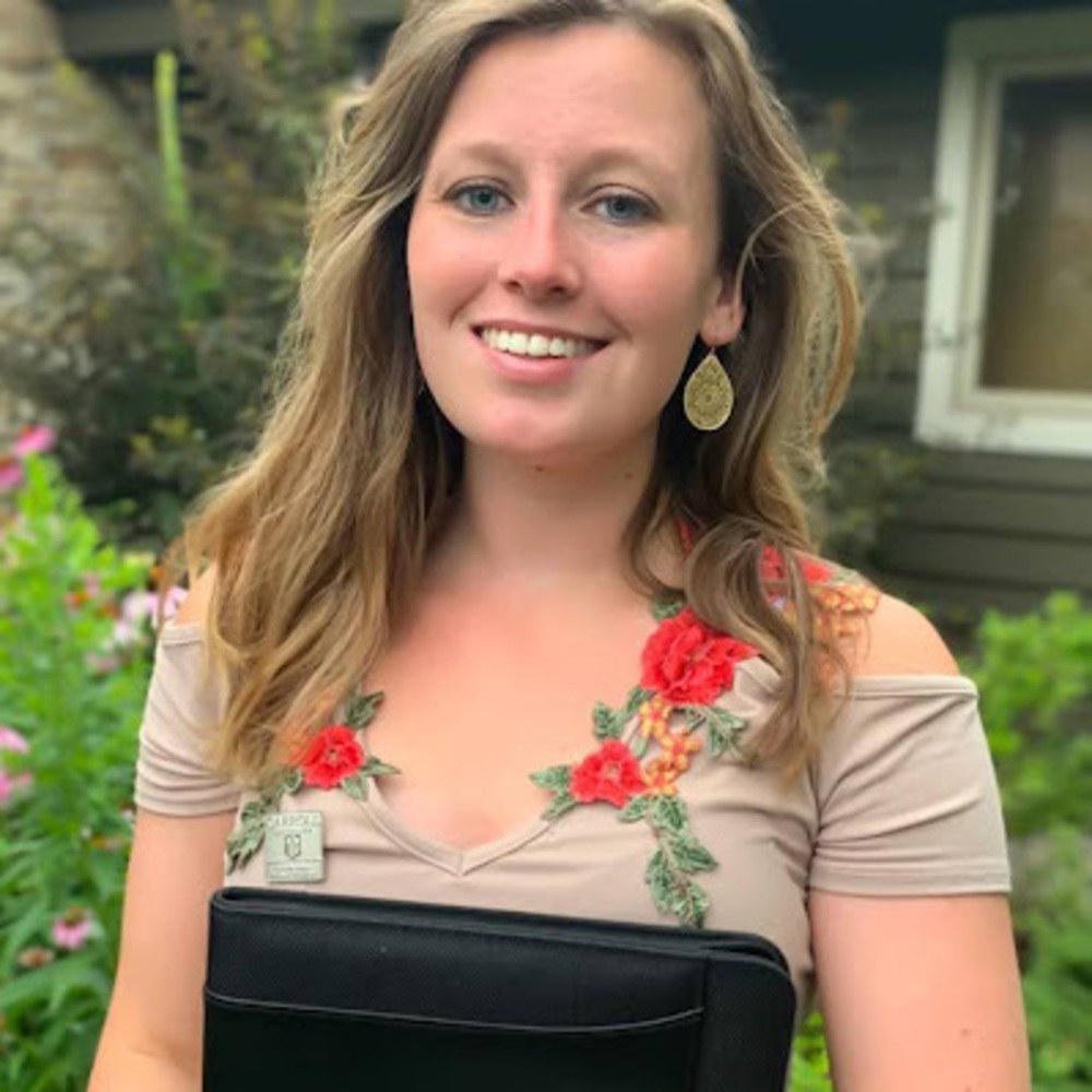 Meet your Posher, Julia